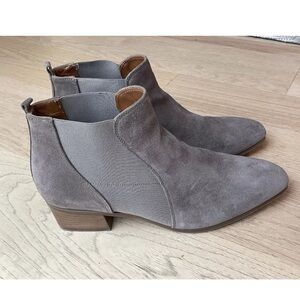 Aquatalia Suede Falco Stacked Heel Chelsea Bootie Light Brown Size 10